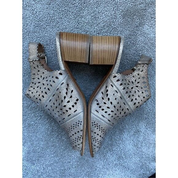 NEW Ron White "Dora" Laser Cut Nubuck Leather Adjustable Buckle Peep Toe Sandals - Picture 5 of 8